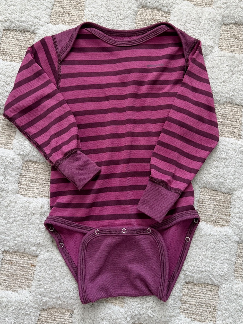 Patagonia Toddler Capilene Midweight Baselayer Set in Berry Pink - Picture 3 of 9